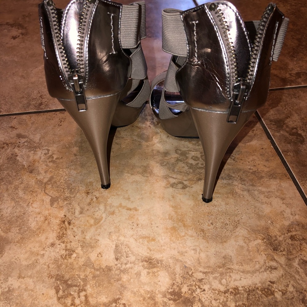 Sandals - Picture 3 of 5
